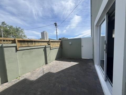 1 Bedroom Property for Sale in Vredehoek Western Cape